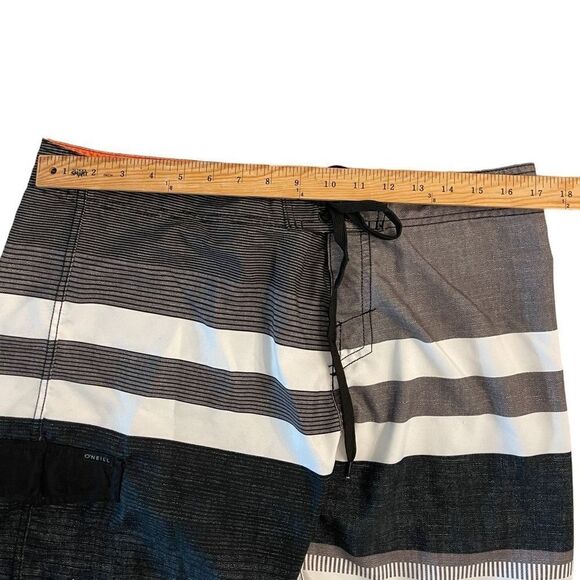 O'Neill Board Shorts String Tie Quick Dry Polyester Black White Size 36 - Picture 4 of 6